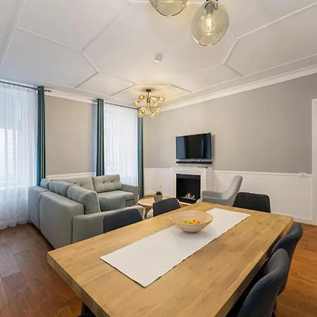 Apartment Poarta Schei 18